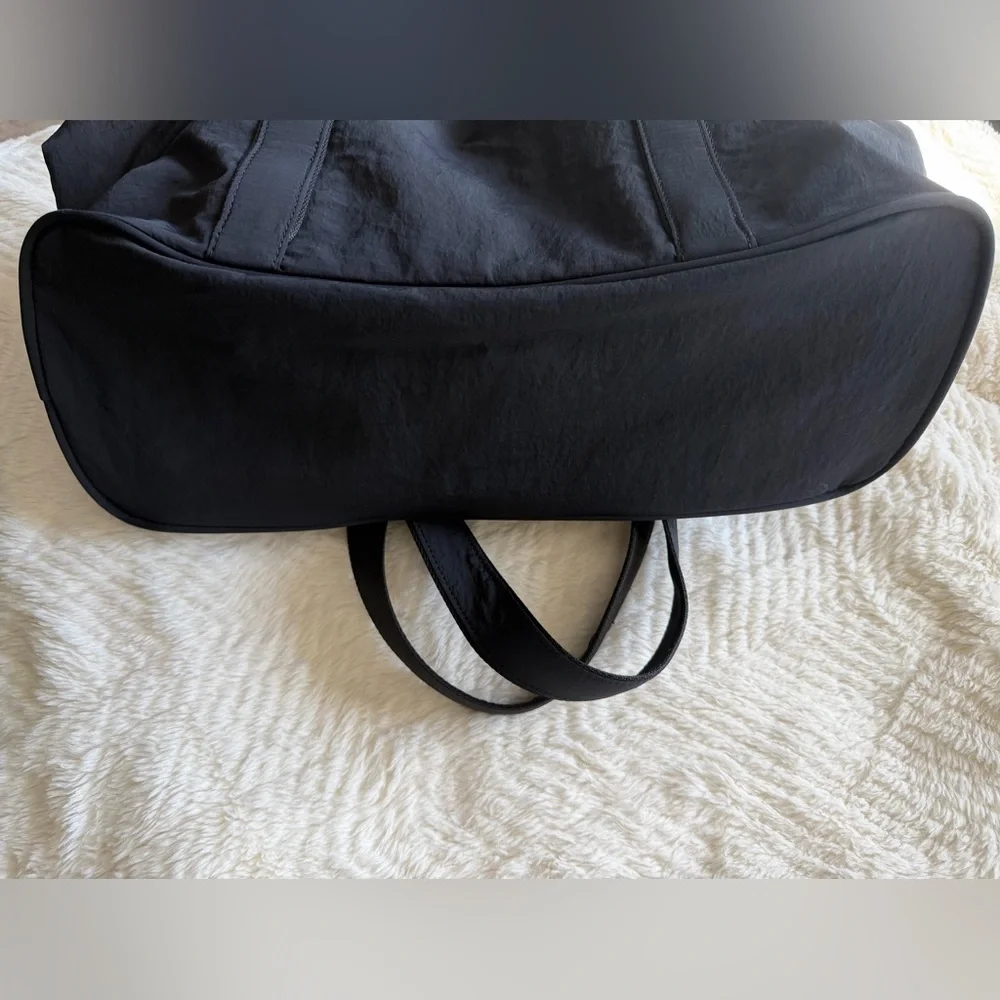 Lululemon Daily Multi-Pocket Tote 20L - Picture 2 of 6
